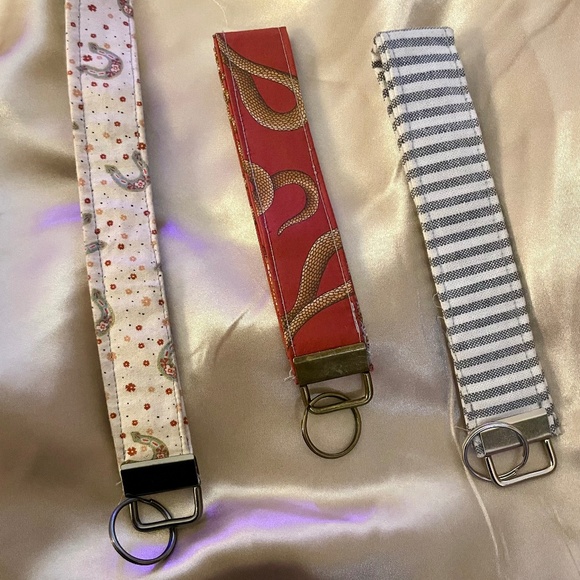 Caramosi Handmade Custom Key Fob Wrislet - Picture 1 of 2